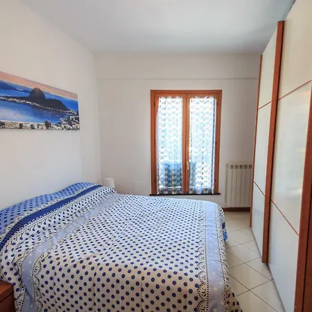 Bilocale A 50 Metri Dal Mare * Varraze